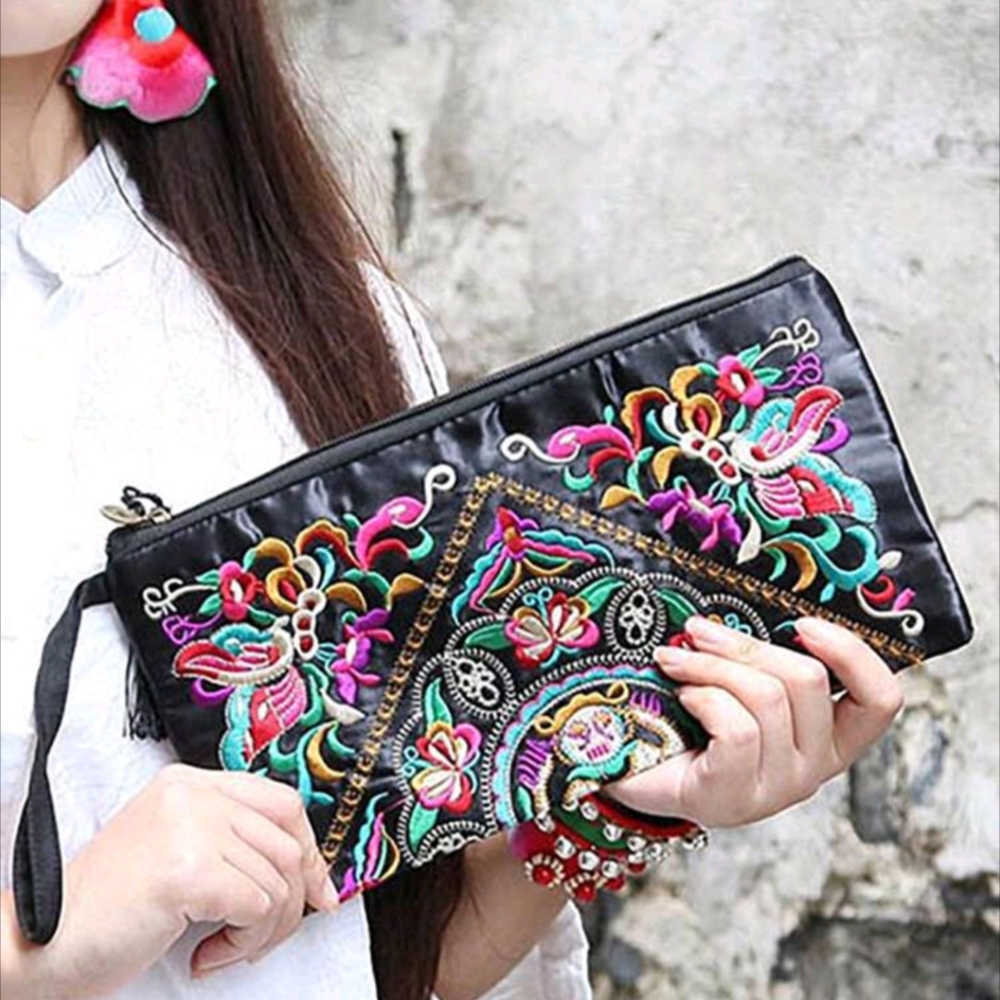 ❤️ New Boutique Women's Embroidered Niche Vintage Zip Clutch.